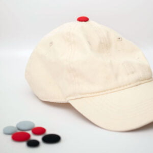 Stofknapper der fastgøres med nåle