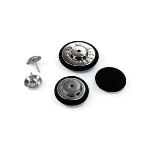 Stofknapper der fastgøres med nåle